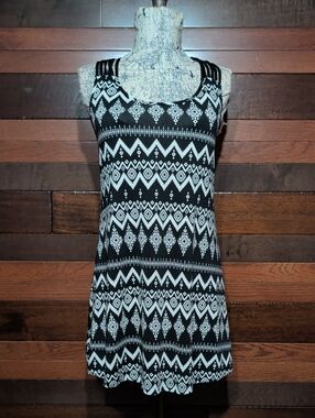 No Brand Tag Women’s Black & White Geo Print Tank Dress